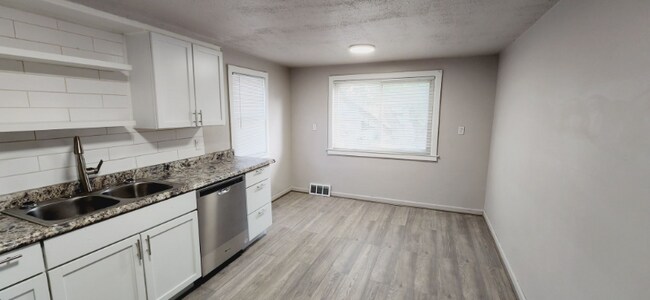 Foto del edificio - 22626 Stephens St