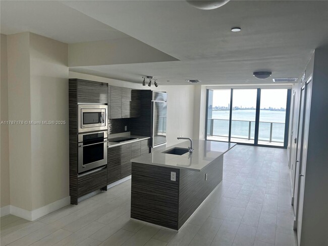 Foto del edificio - 460 NE 28th St