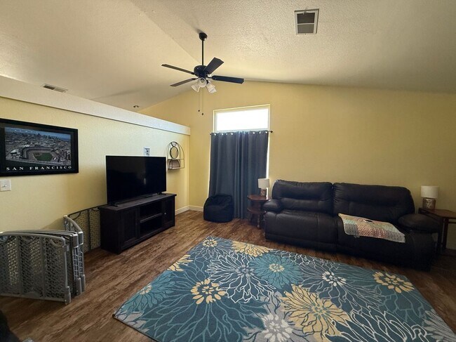 Foto del edificio - 3726 Garnet Ave
