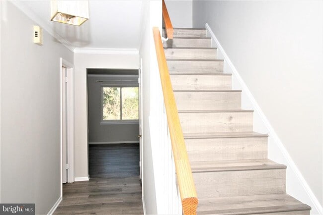 Building Photo - 8943 Centerway Rd