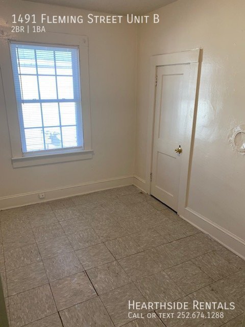 Building Photo - 2 Bed / 1 Bath Duplex on Fleming