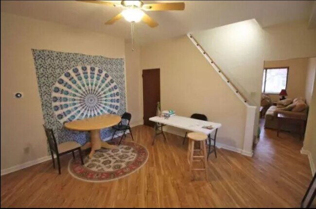 Foto del edificio - 2206 Sarah St