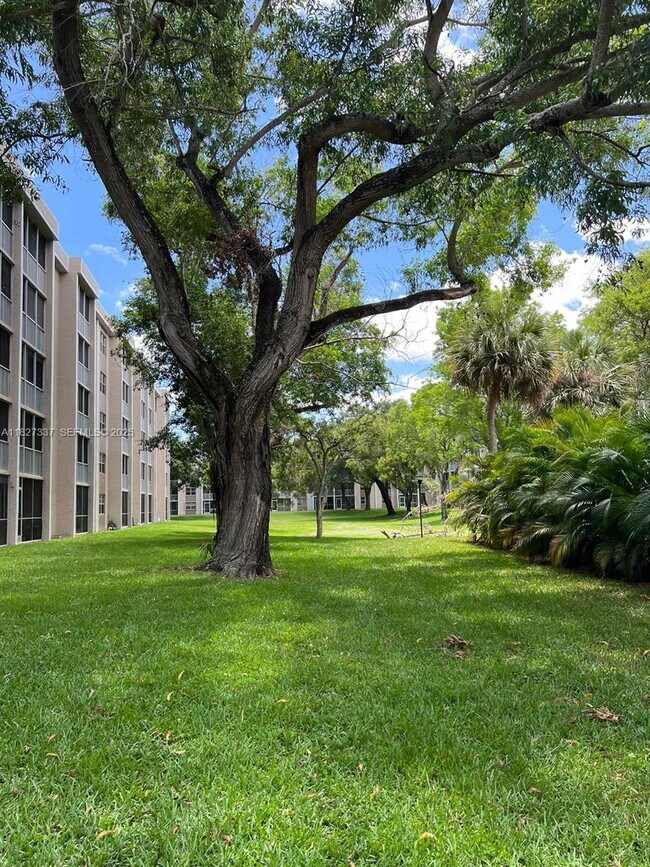 Foto del edificio - 1100 NW 87th Ave