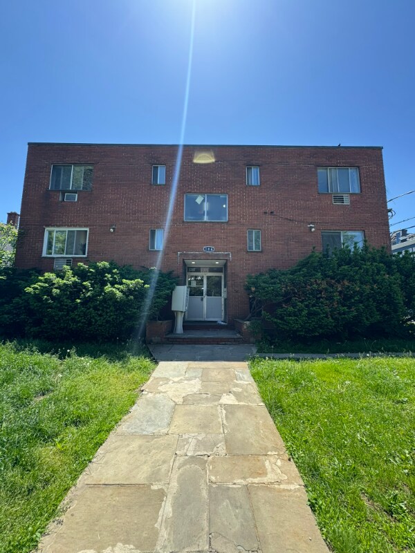 Foto del edificio - 104 Montclair Ave