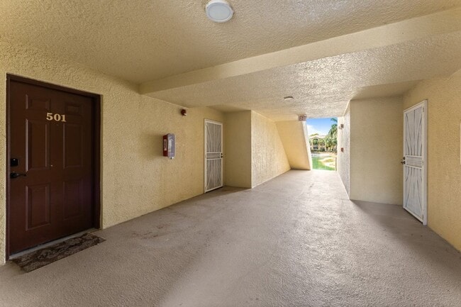 Building Photo - Conveniently located 3 bedrooms 2 bathroom...