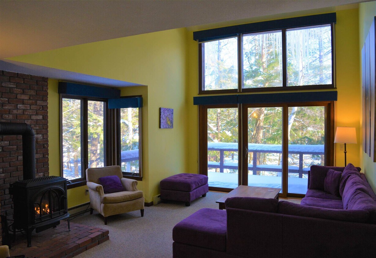 Primary Photo - 52 College Overlook