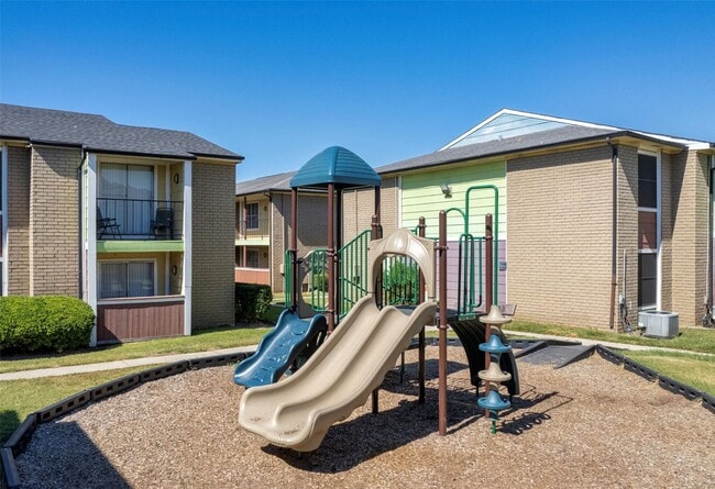 Building Photo - 311 Highland Cross Dr