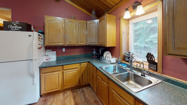 Building Photo - Cute Waterfront Cabin in North Pole w/ Gar...