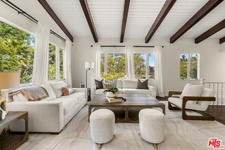 Building Photo - 905 Hartford Way