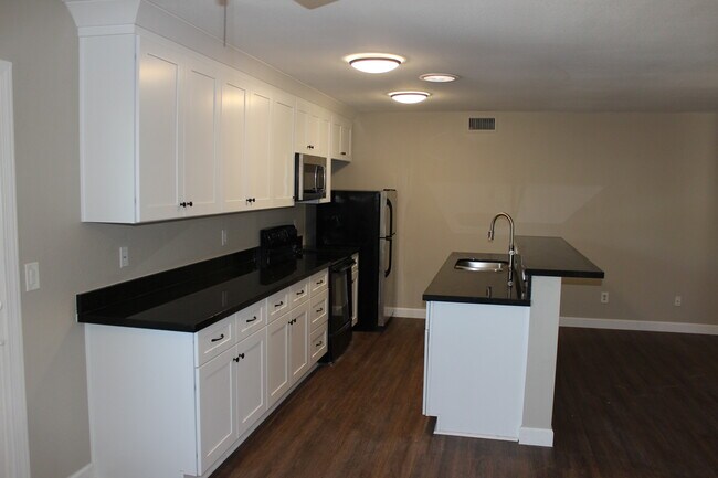 Kitchen - 821 E Fountain St