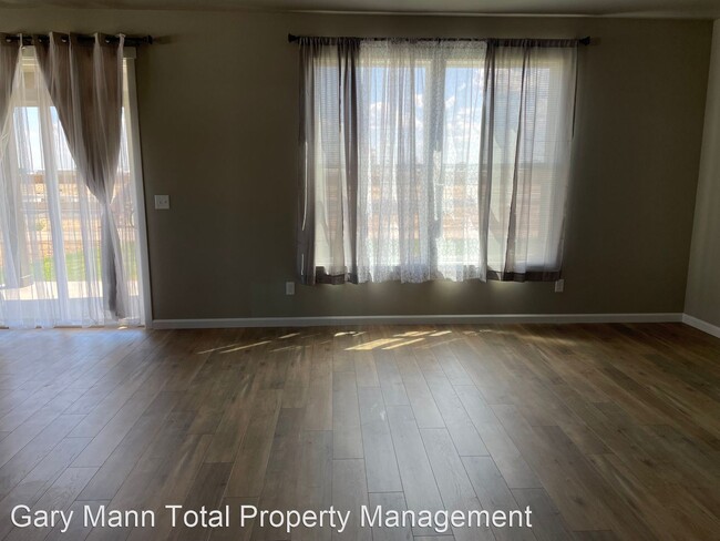 Building Photo - 3 br, 2 bath House - 738 J St NE