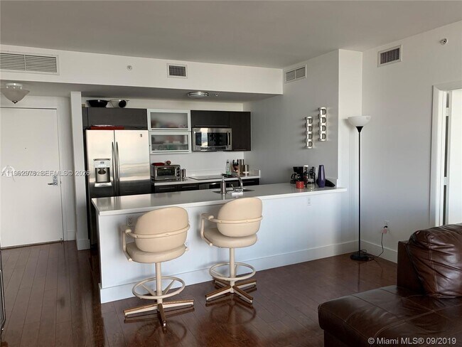 Foto del edificio - 90 SW 3rd St