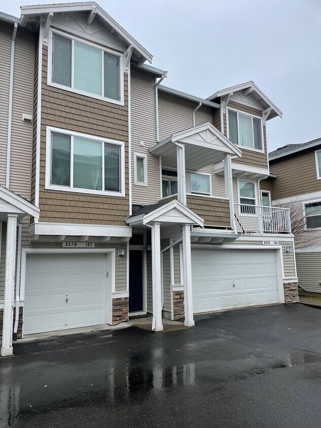 Primary Photo - Beautiful Murray Hills Condo Townhome Now ...