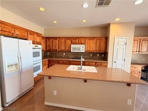 Building Photo - 9230 Sapphire Hills Ct