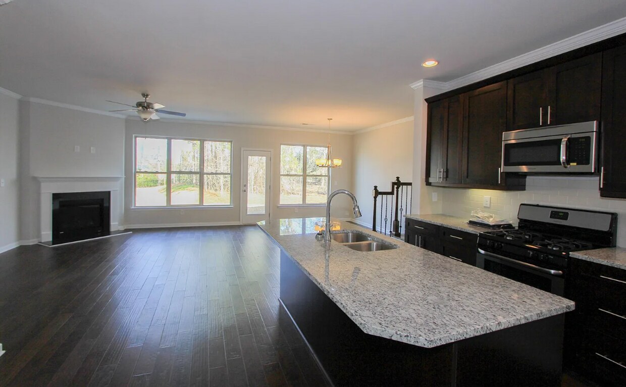 Foto del edificio - 3 Bedroom TOWNHOME in Suwanee, GA!