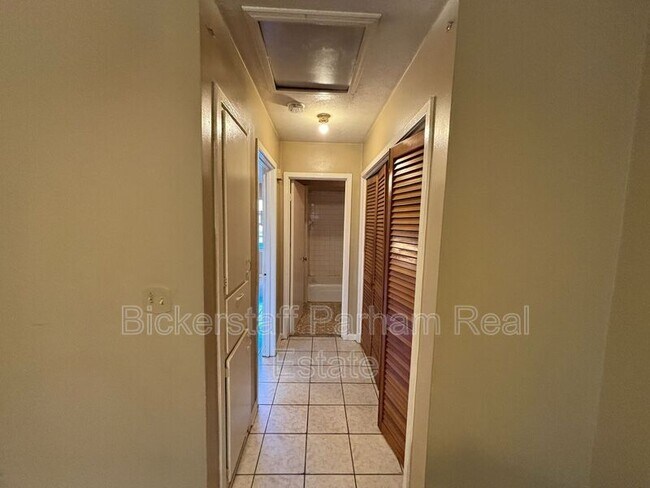 Foto del edificio - 621 Hughes St