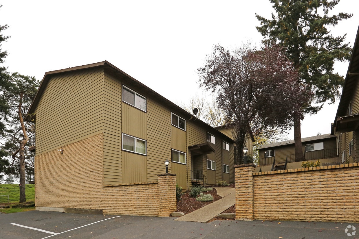 Los Verdes Estates Apartments in Gladstone, OR
