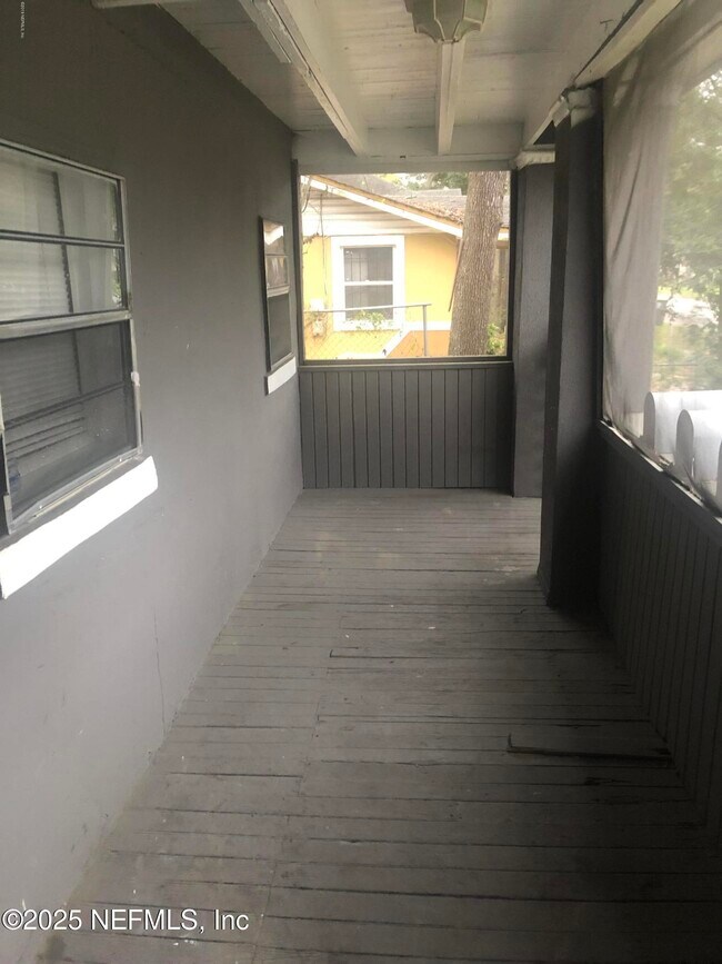 Foto del edificio - 1567 W 6th St