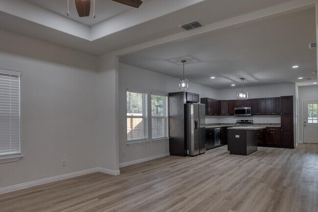 Building Photo - 410 Pulliam St