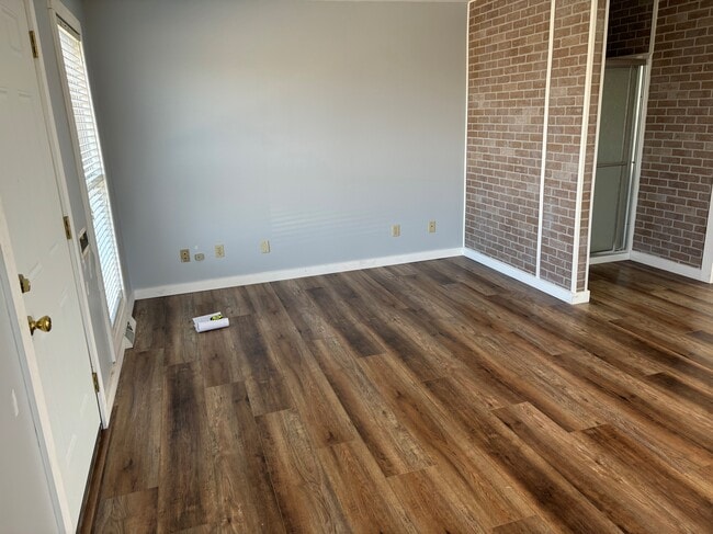 Building Photo - 1800 Pinnacle Point