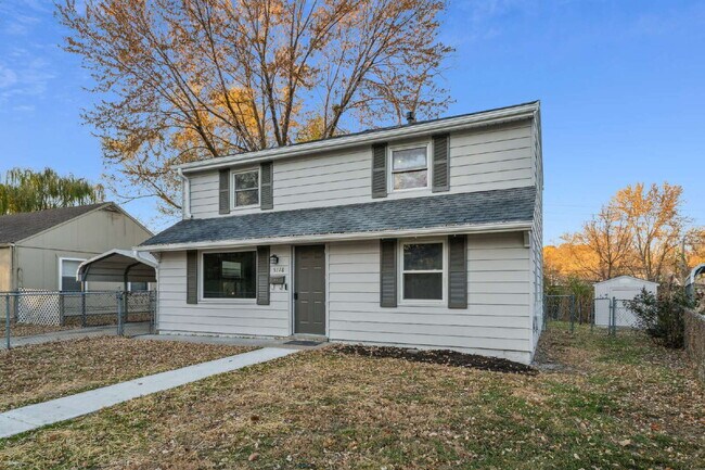 Foto del edificio - Beautifully renovated 5-bedroom, 2 full bath home ready for move-in!  1st month's rent is FREE!*