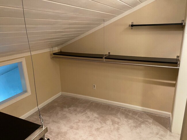 Closet - 2728 Oak Rd