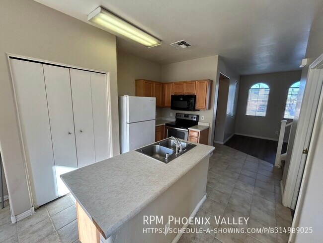 Building Photo - Beautiful 2 story home in Northglen w/ War...