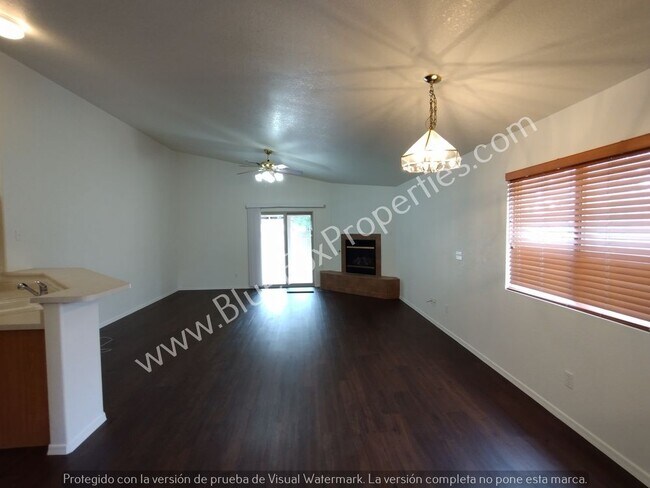 Photo - 915 N Silverleaf Oak Pl House