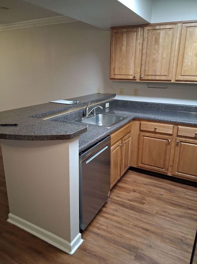 Foto del edificio - 2 Blocks from UT Law School - 3bd/2ba with TWO PARKING SPOTS Available for FALL 2026!