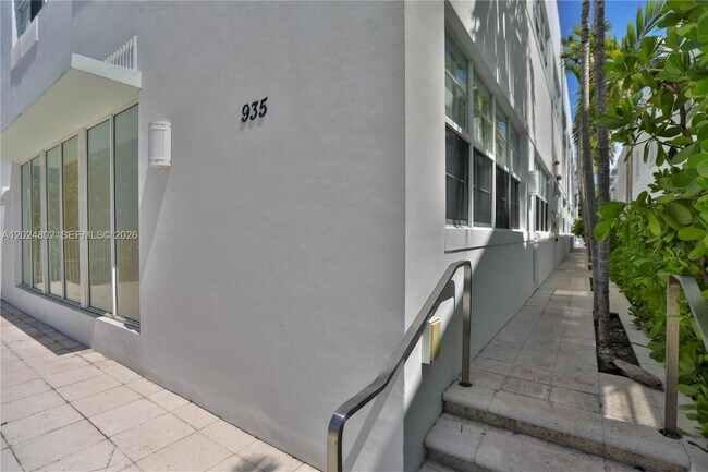 Building Photo - 935 Euclid Ave