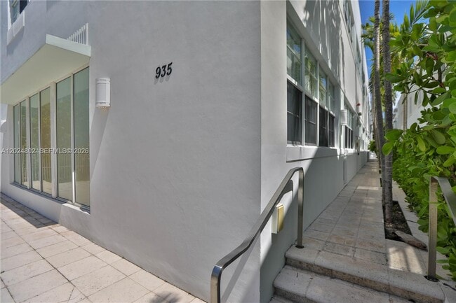 Building Photo - 935 Euclid Ave