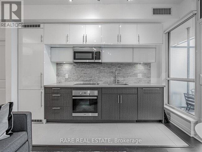 Building Photo - 8 Mercer St