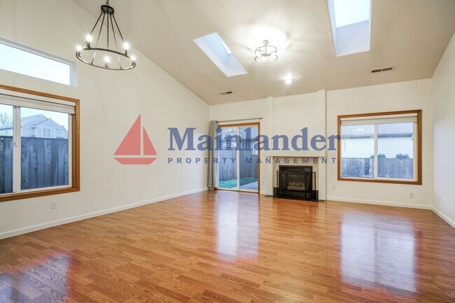 Building Photo - **$300 OFF THE FIRST FULL MONTH'S RENT** This Immaculate Single Level Ranch Home is a Must See!
