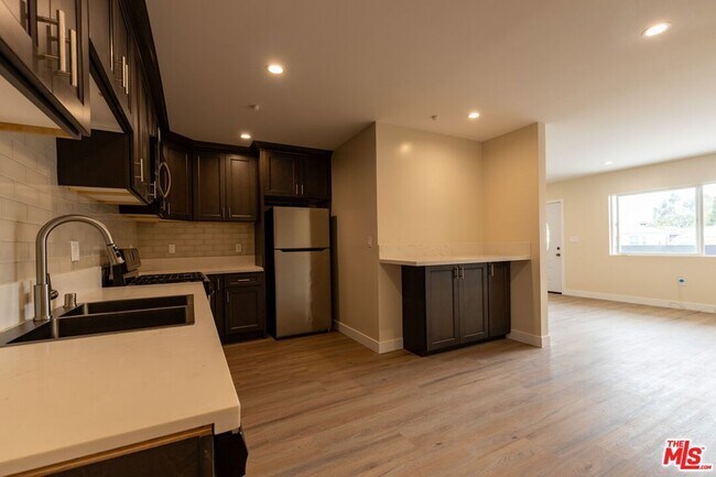 Foto del edificio - 2656 W Carson St