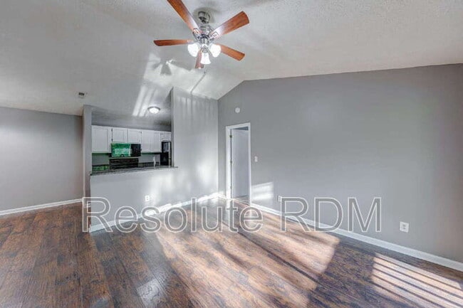 Foto del edificio - 4470 Village Ln