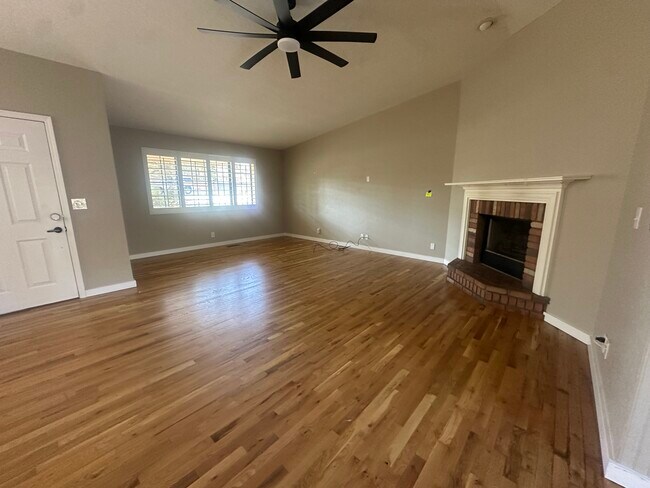 Foto del edificio - 1796 Rolling Hills Dr