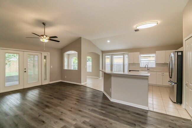 Foto del edificio - 1465 Lake Shore Ranch Dr