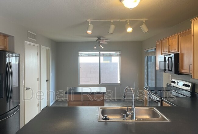 Building Photo - 7813 S 47th Ln
