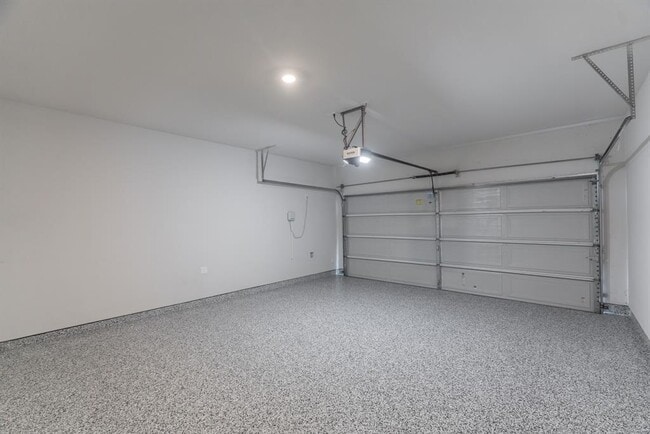 Building Photo - 10618 Whitejacket