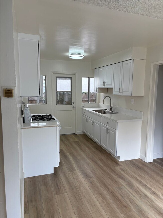 Foto del edificio - Charming 2bed 1 bath home for rent now. !!!!