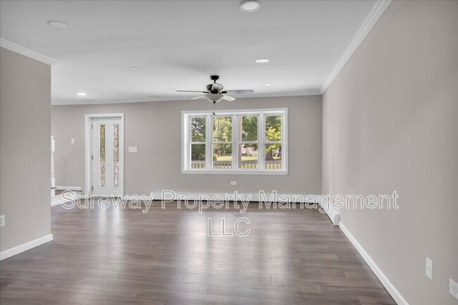 Foto del edificio - 2480 Monmouth Rd