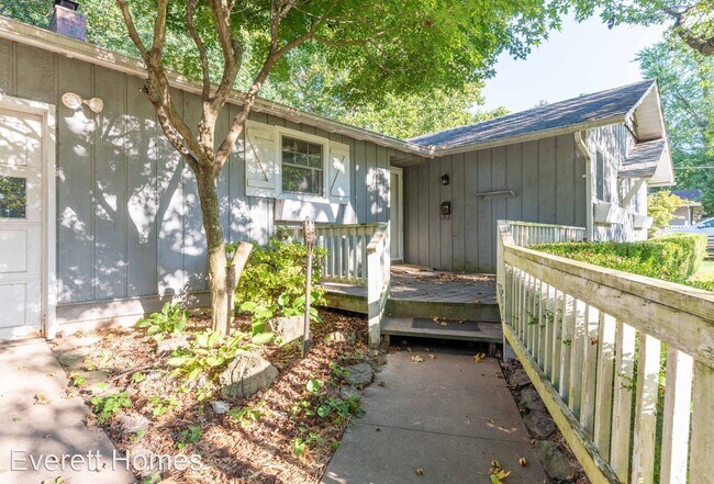 Building Photo - 3 br, 1 bath House - 1304 S Belcrest Ave