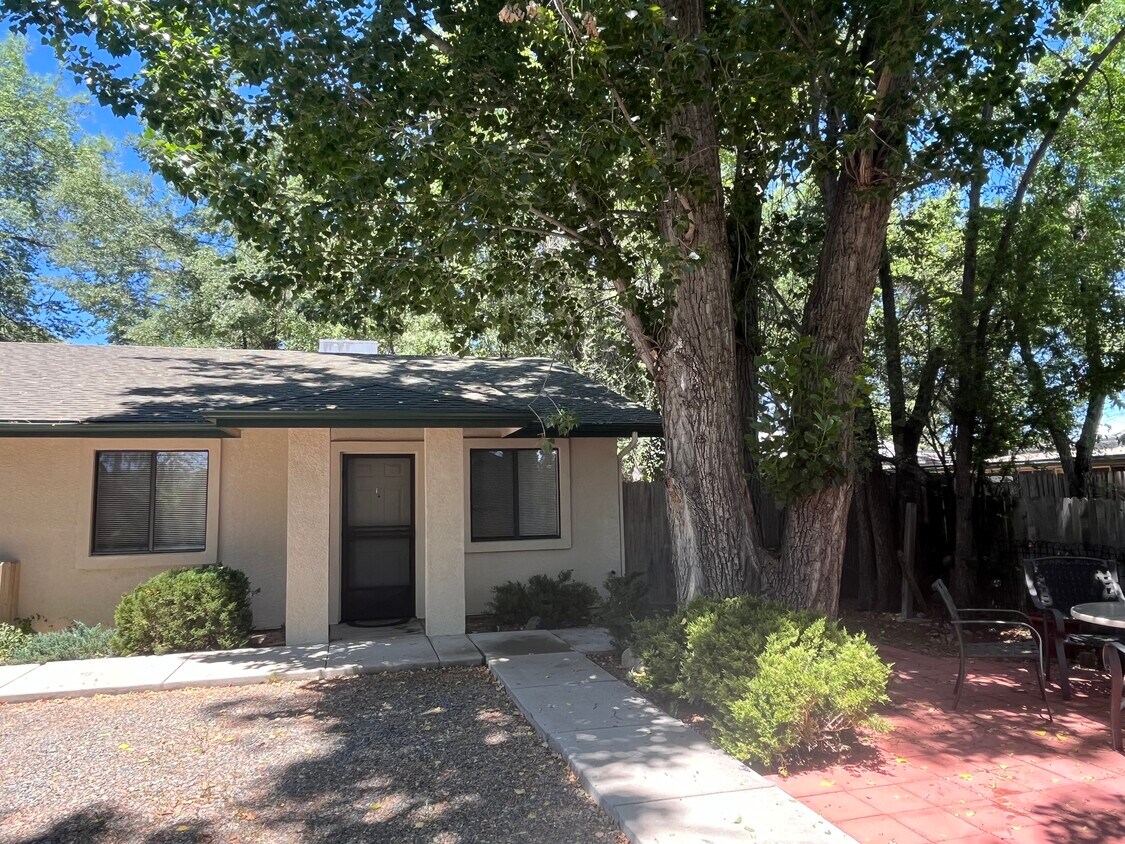 Front view End Unit - 878 Valley St