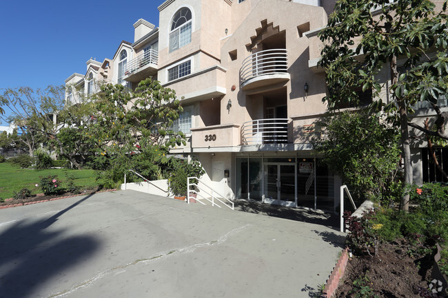 Building Photo - 330 S Harvard Blvd