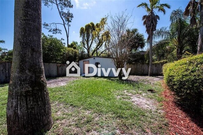 Foto del edificio - 1124 W Voorhis Ave