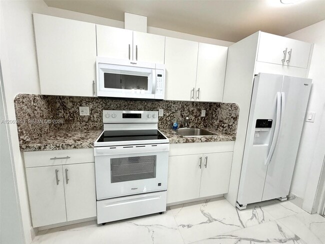 Building Photo - 931 SW 82nd Ave