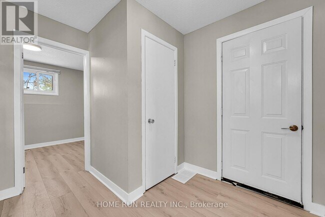 Building Photo - 1259 Meadowlands Dr E