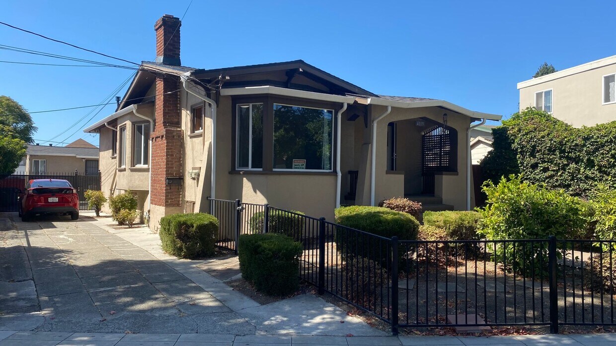 Foto principal - Single Family Home with Front Yard, Back Y...