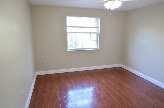 Building Photo - 5410 NW 49th Ave