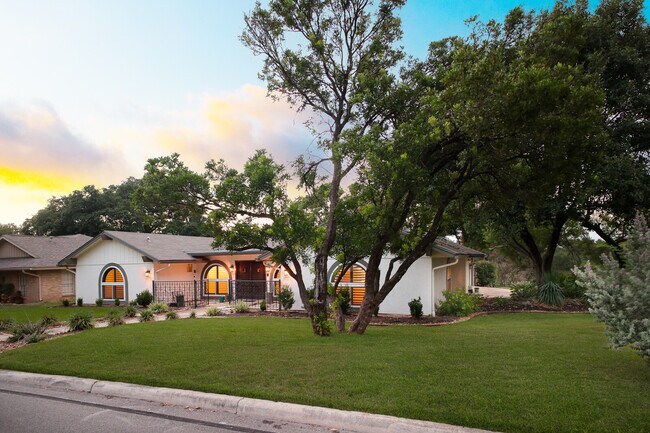 Foto del edificio - 6023 Windhaven Dr